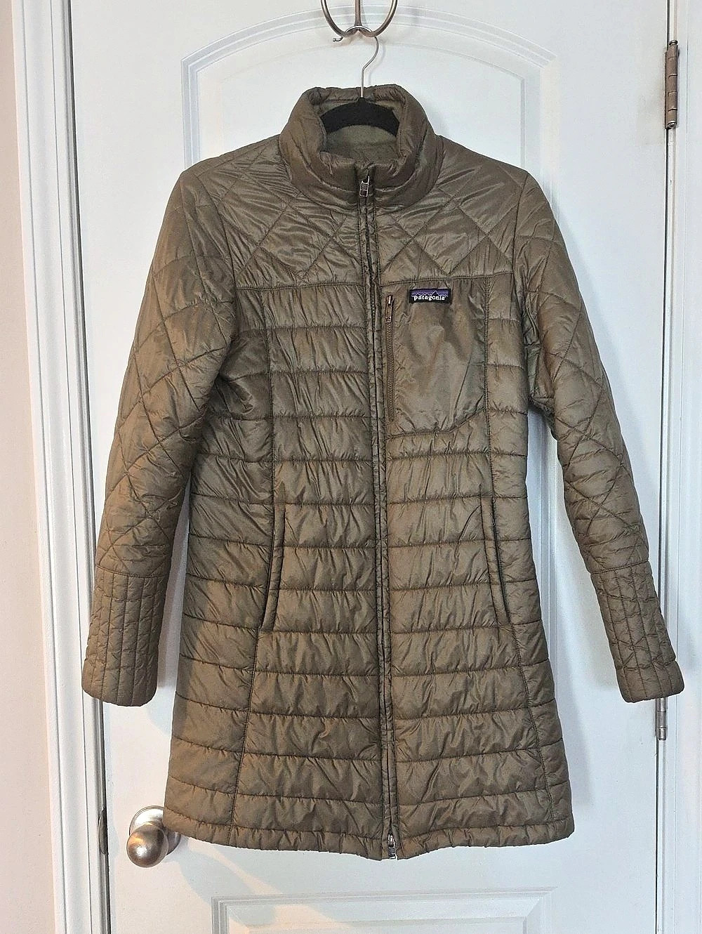 Patagonia Radtke Puff Parka in Olive Green
Size W M